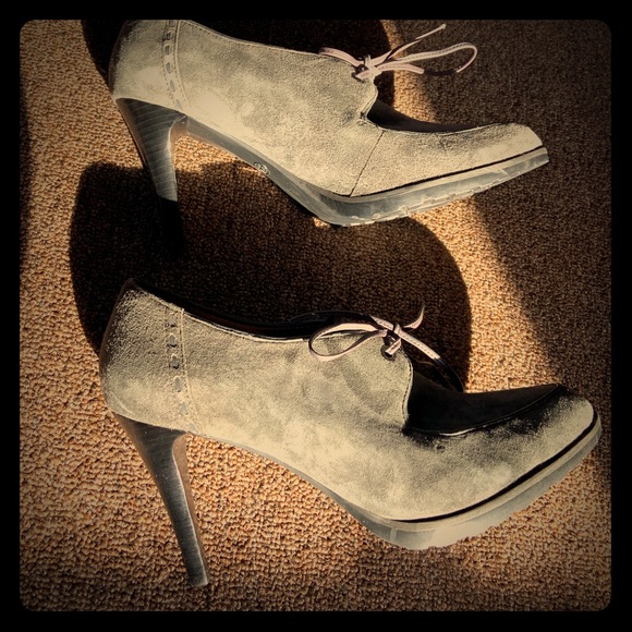 Joan & David Shoes - 🆕Circa Joan & David Suede Heels
